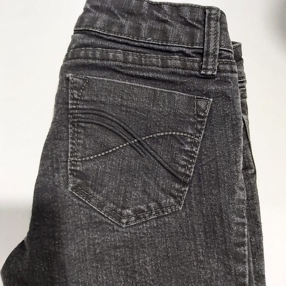 London black jeans. Size: 1 - Picture 10 of 10
